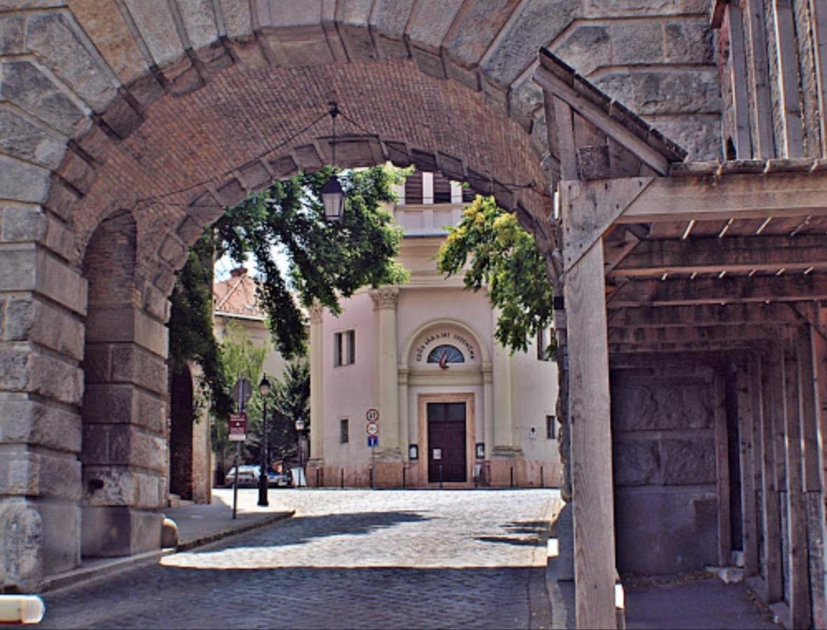 Budasmile Appartment At Buda Castle - Aircon & Free Parking Budapeste Exterior foto